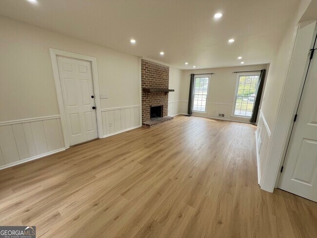 Building Photo - 2907 Clearbrook Dr