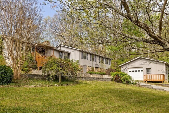 Building Photo - 429 St Simon Trail