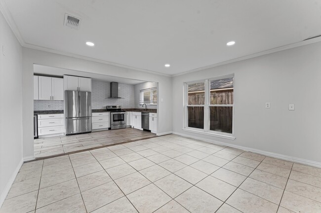 Building Photo - 12319 Campos Dr