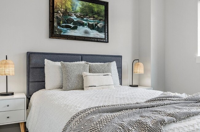 Building Photo - Boise 3 Bed 2.5 Bath 2 Car Garage Townhome AVAILABLE NOW!  $500 RENT CREDIT AT MOVE IN!