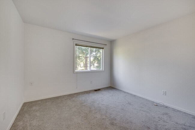 Building Photo - Updated 4 bed 2.5 bath in Sammamish!