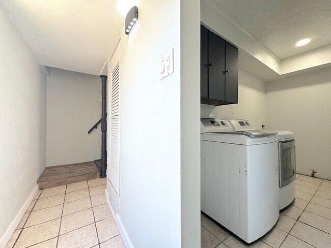 Building Photo - Central El Paso 2bed/1.5bath REFRIG A/C!