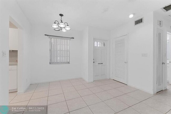 Building Photo - 9089 Thunderbird Dr