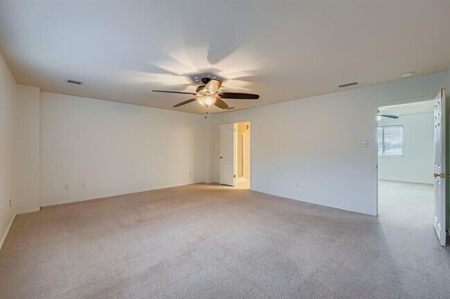 Building Photo - 1020 Brutus Dr