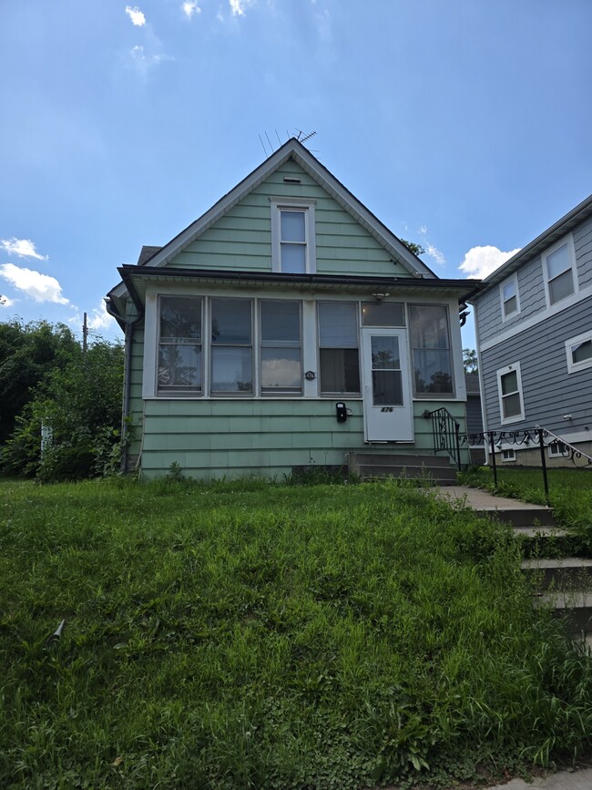 Building Photo - 476 Concord St