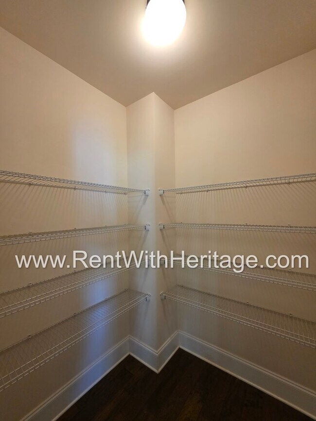 Building Photo - ABSOLUTELY BEAUTIFUL 5 BEDROOM/ 4.5 BATH HOME YOU DONT WANT TO MISS.