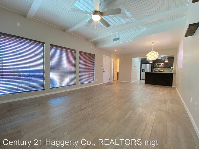 Building Photo - 4 br, 3.5 bath House - 4004 Camelot Height...