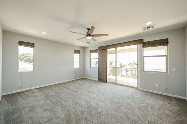 Building Photo - Beautiful 5bedrooms-2Baths Modern Style Home!