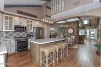 Building Photo - 5804 N Scottsdale Rd