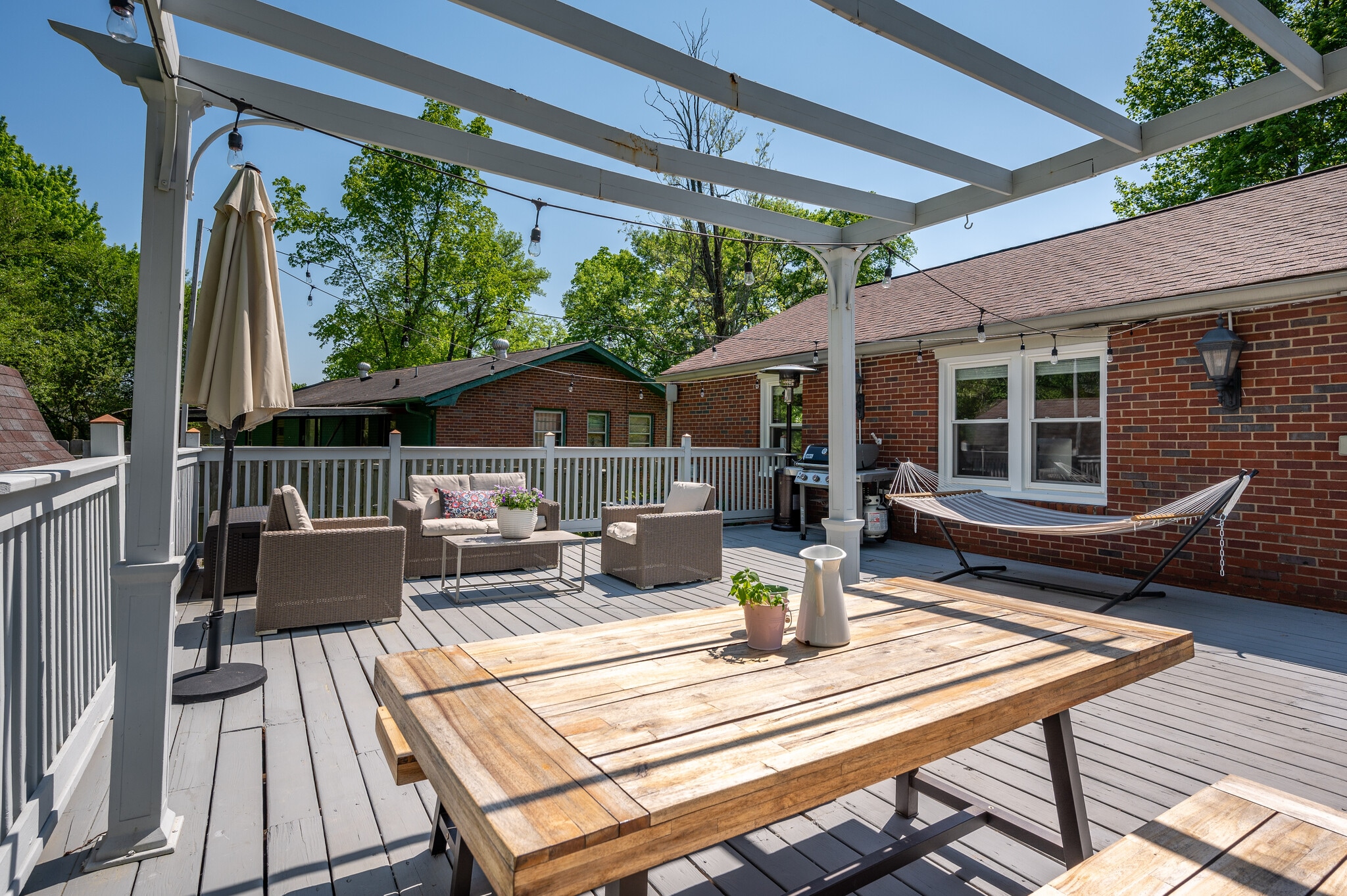 Building Photo - 582 Whispering Hills Dr