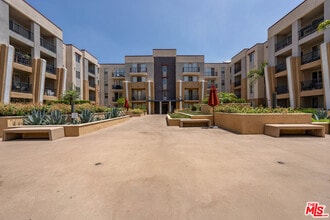 Building Photo - 360 W Ave 26