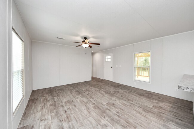 Building Photo - 1560 Brown Rd