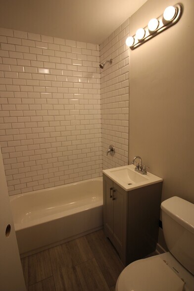 Building Photo - 1642 W Morse Ave