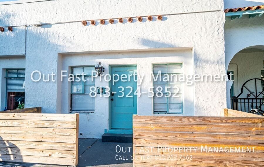 Building Photo - 1700 Park St N