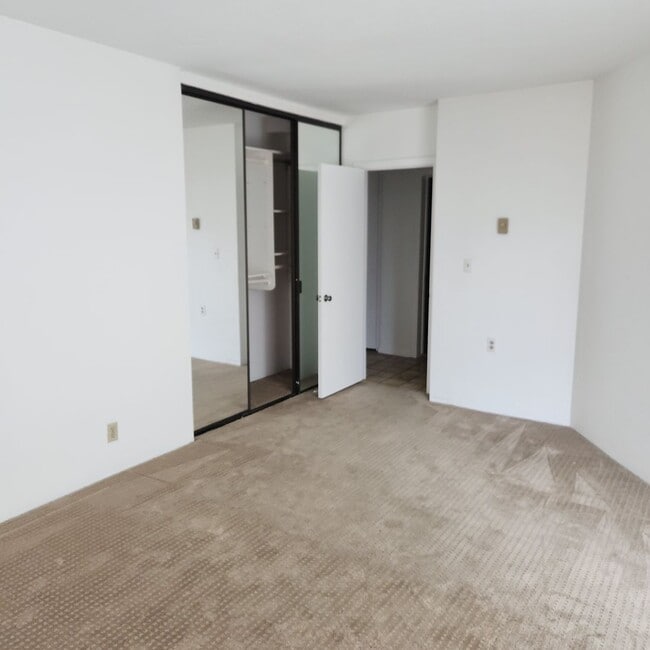 Building Photo - Mission Bay (Sail Bay) Crown Point 2bed 2bath 1625 sqft, Water View