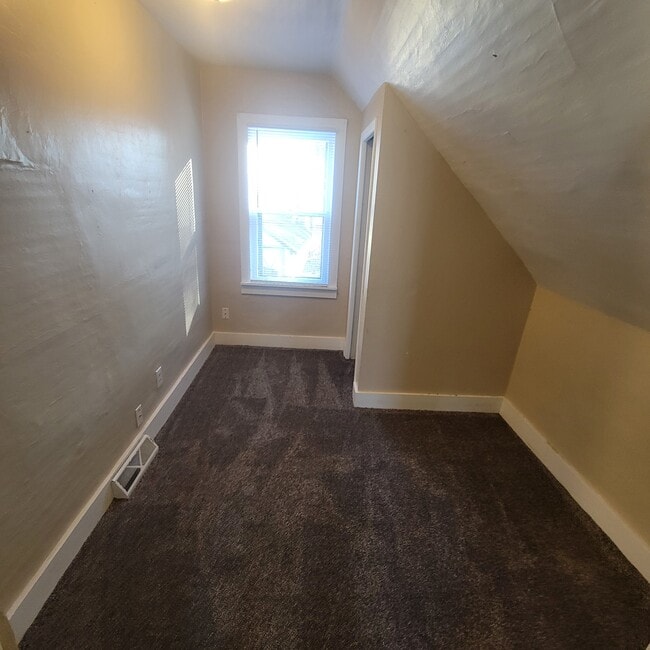 Building Photo - 242 9th Ave N