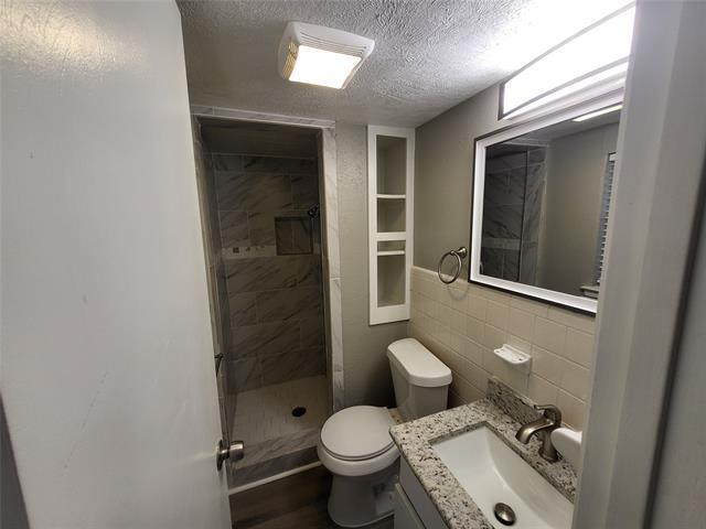 Building Photo - 2110 Redbud Ln
