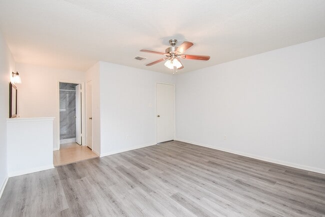 Building Photo - 22743 Red River Dr