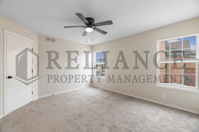 Building Photo - 215 Peachwood Dr