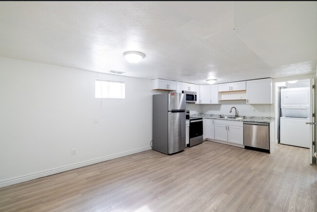 Building Photo - 174 7th St