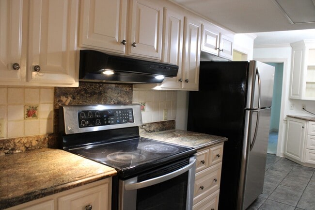 Building Photo - 1409 Chesnee Dr