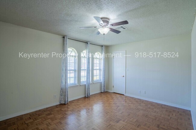 Building Photo - 3 Bed | 2 Bath in South Tulsa!