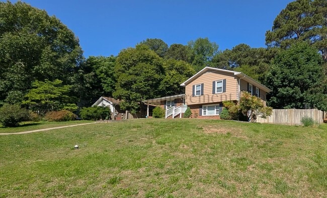 Building Photo - 2400 Lawrence Dr