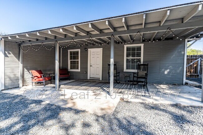 Building Photo - 210 Dumoulin Ave