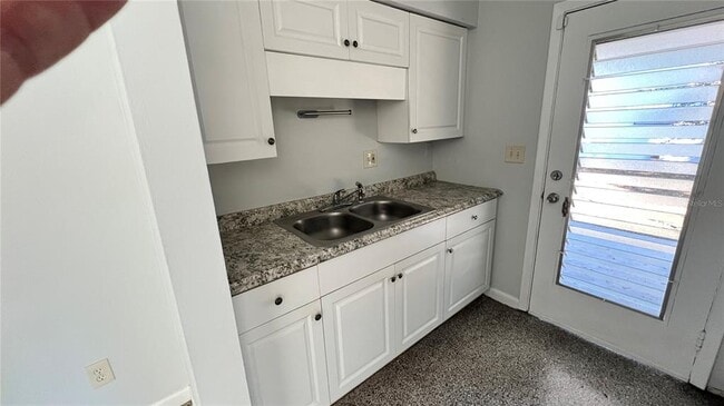 Building Photo - 2323 Belmar Dr