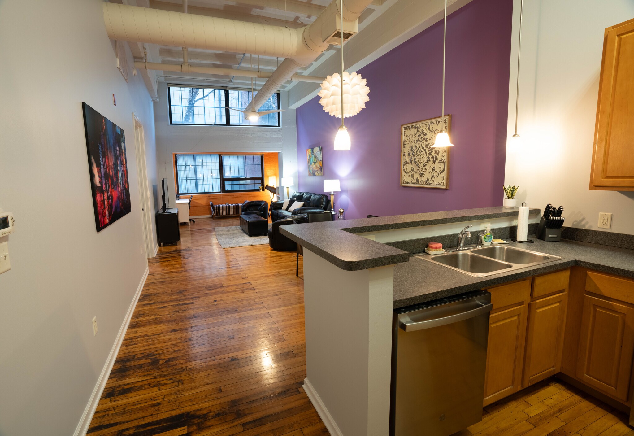 Building Photo - 624 E Walnut St