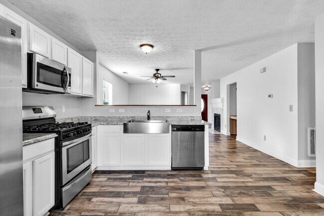 Building Photo - 7505 Hemrich Dr