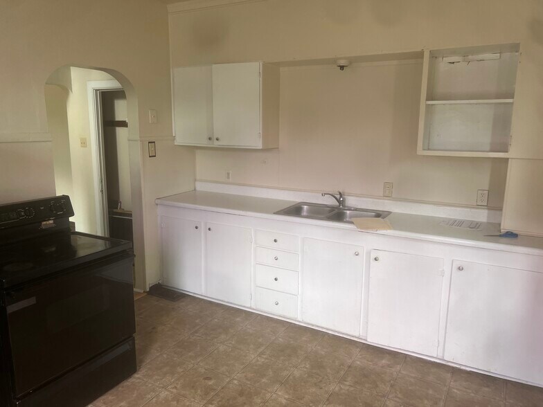 Kitchen - 2474 N 4th St