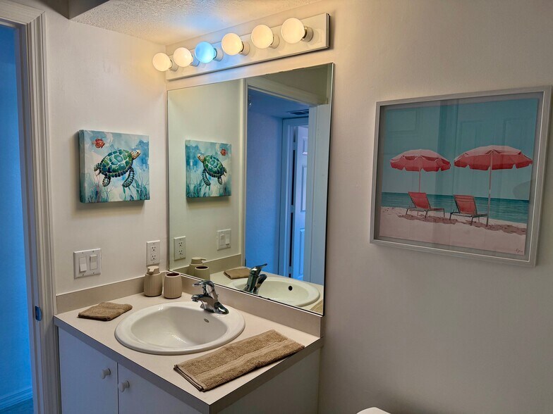 Building Photo - 26700 Rosewood Pointe Dr
