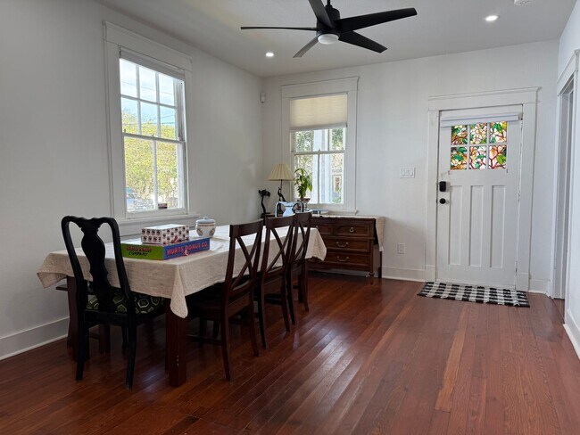 Building Photo - 5BD House Uptown