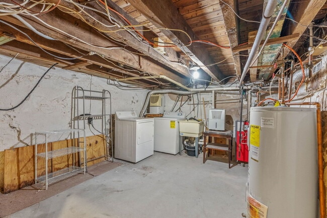 Building Photo - 129 Bainbridge St