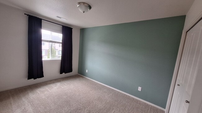 Building Photo - 11708 NE 23rd St