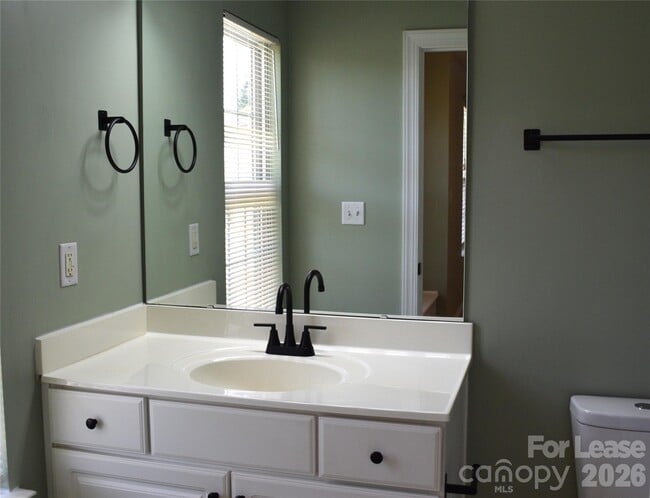 Building Photo - 6321 Park Creek Dr