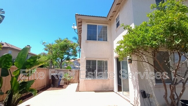 Building Photo - 1138 Calle Dulce