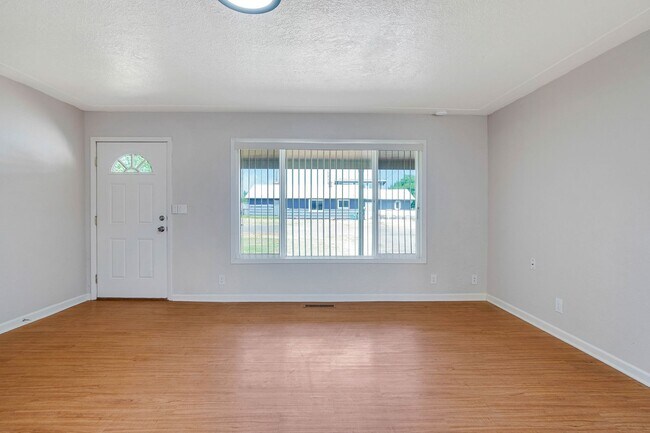 Building Photo - Well kept 3 bed, 1 bath in NE Salem