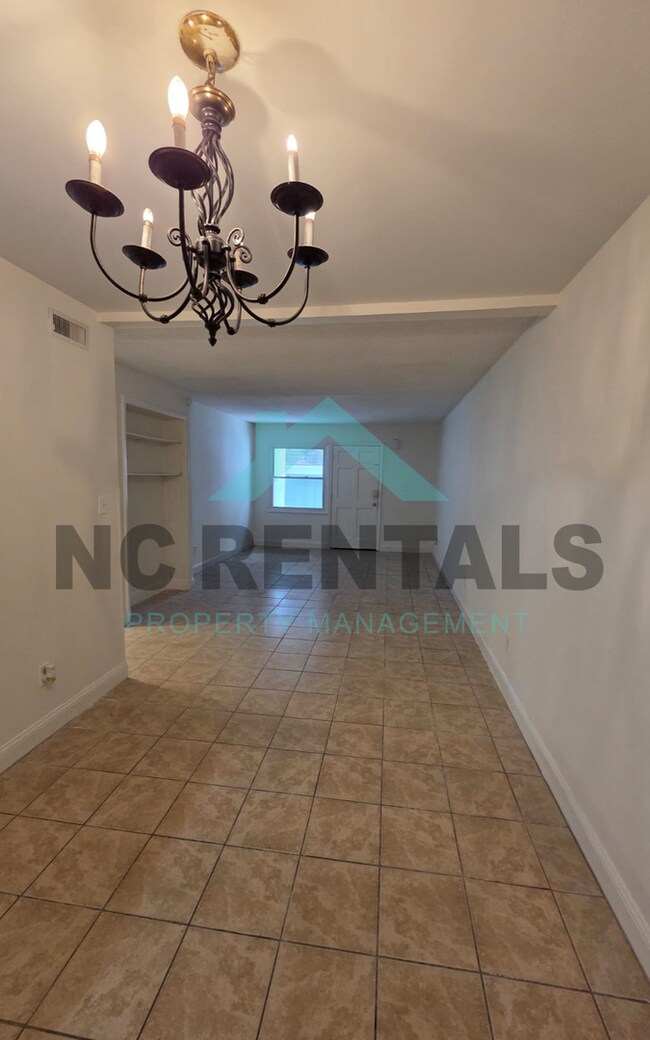 Building Photo - 7000 Longstreet Dr