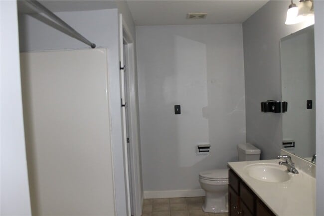 Building Photo - 2200 Spring Creek Ln