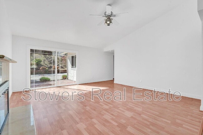 Building Photo - 2940 Sombrero Cir