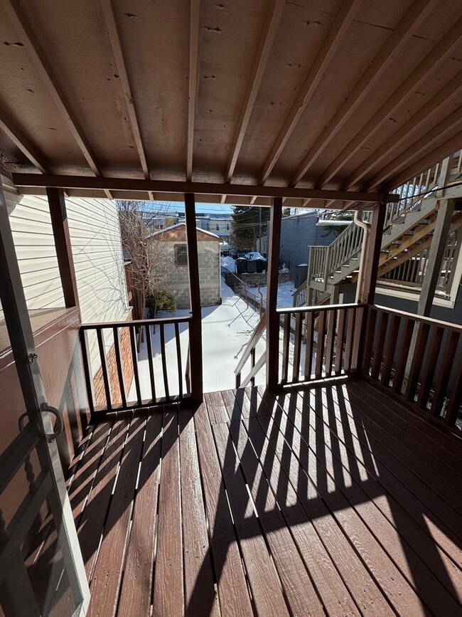 Building Photo - Four Bedroom 2,500 Square Foot House W/Back Patio, Multiple Kitchens/Laundry Facilities