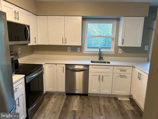 Building Photo - 14646 London Ln