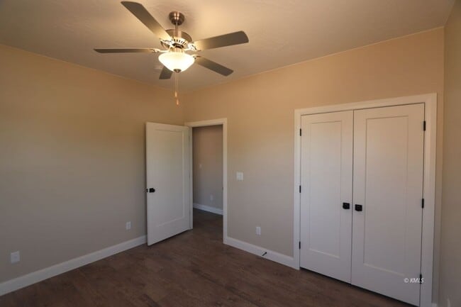 Building Photo - 397 W Willow Dr