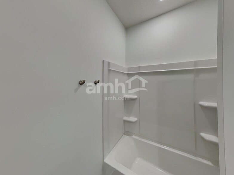 Building Photo - 206 Deanscroft Dr