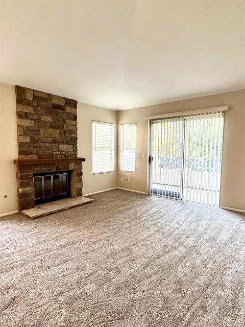 Building Photo - 2047 Lakeridge Cir