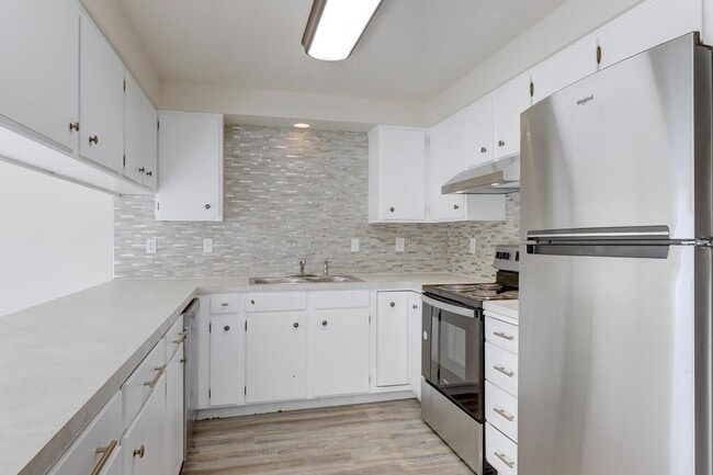 Building Photo - 10357 W Cory St