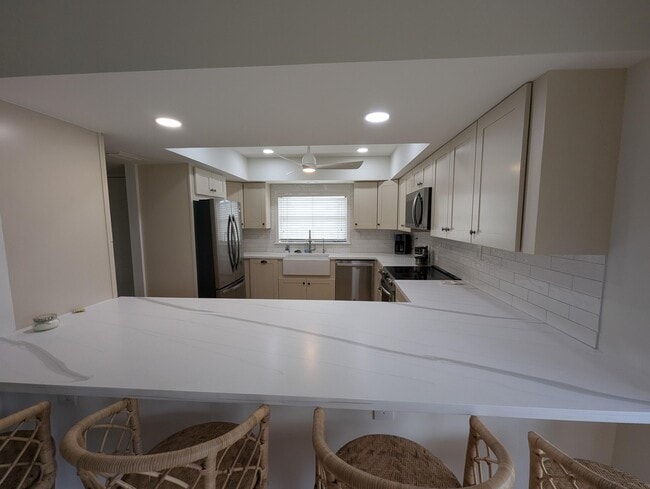 Building Photo - 404 Clubhouse Cir