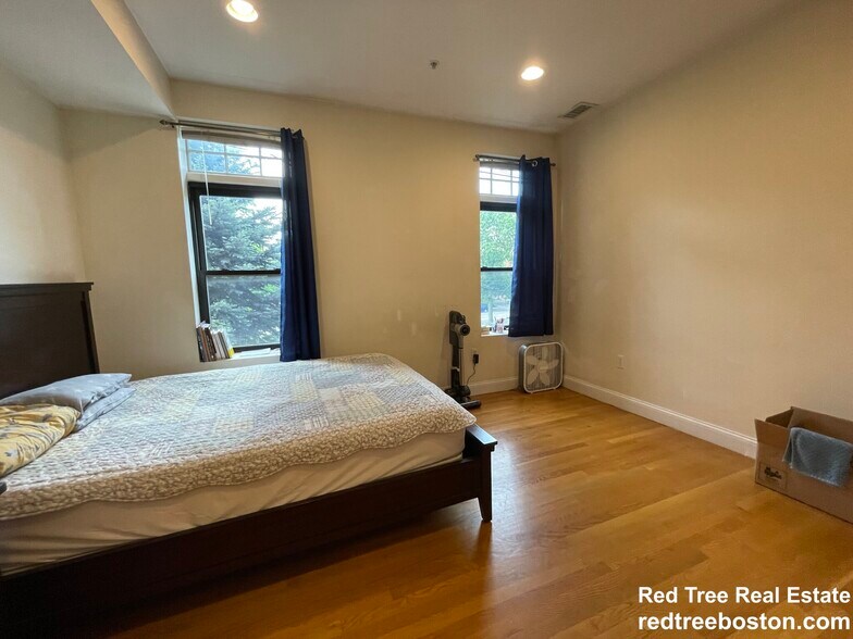 Building Photo - 1801 Beacon St